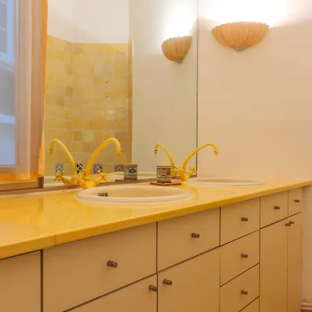 Provencal Charm In The Heart Of Appartement Paris